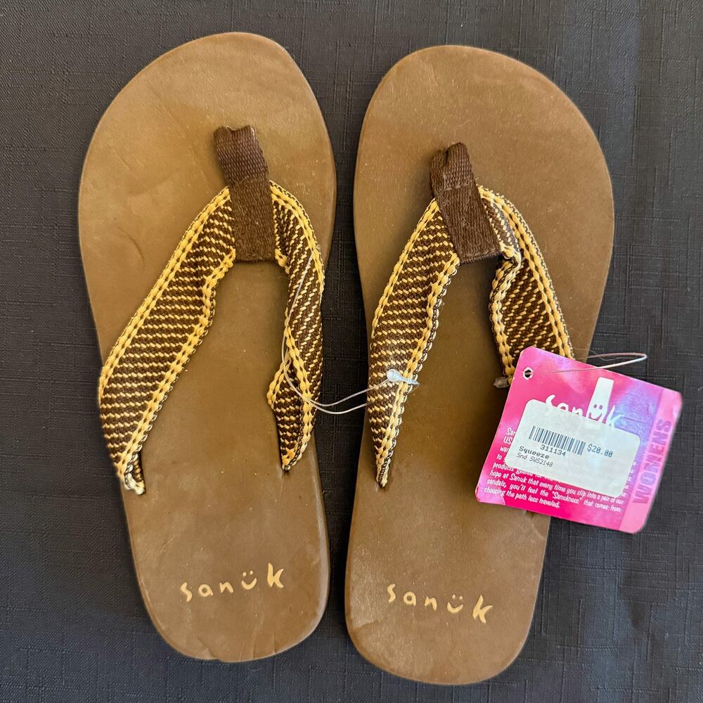 NWT Sanuk Squeeze Women’s Flip Flops Brown Yellow Woven Straps Size 6